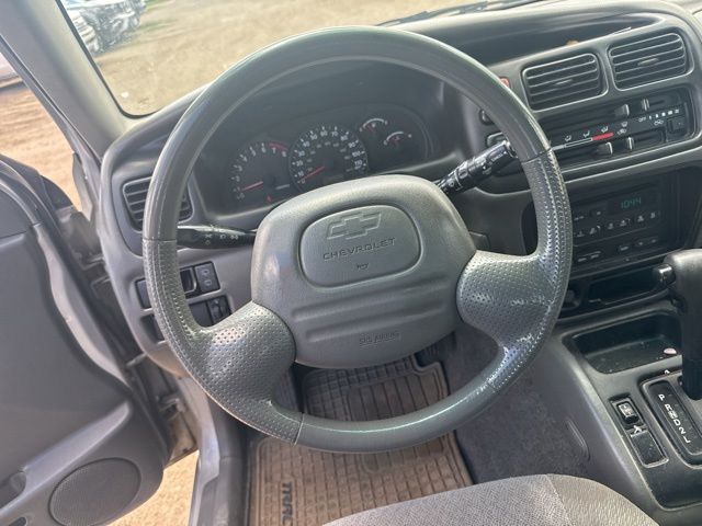 2002 Silver Metallic Chevrolet Tracker Base 4X4 SUV