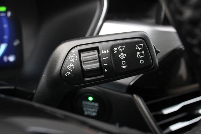 Used 2022  Ford Titanium image 14