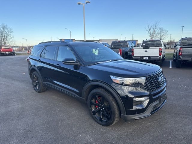 2023 Ford Explorer ST's photo