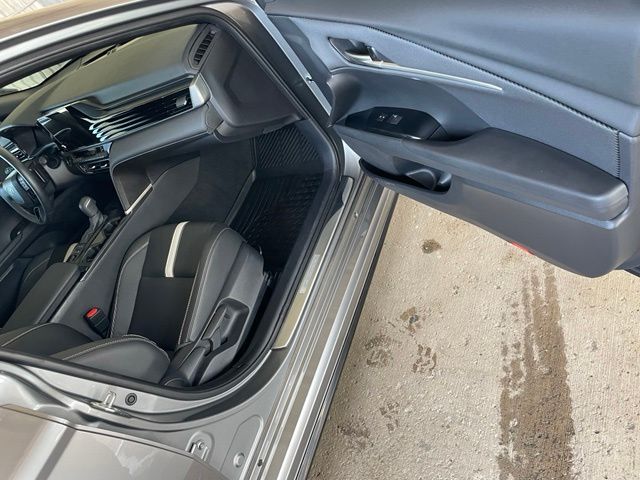 Used 2025  Toyota SE image 21