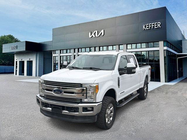 Oxford White 2017 Ford F-250 Super Duty Lariat Crew Cab 4WD Pickup Truck Four-Wheel Drive 6-Speed Automatic