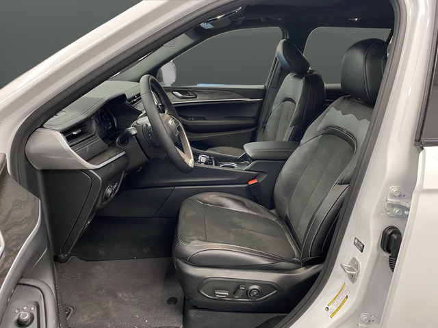 New 2026 Bright White Clearcoat Jeep Laredo Altitude image 4