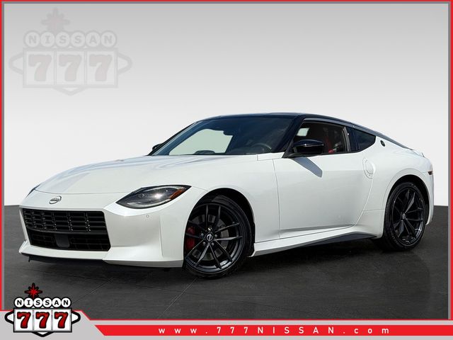 Everest White Pearl Tricoat/Super Black 2024 Nissan Z Coupe Rear-Wheel Drive 6-Speed Manual