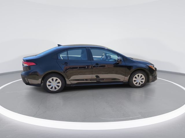 Used 2022 Black Toyota L image 8