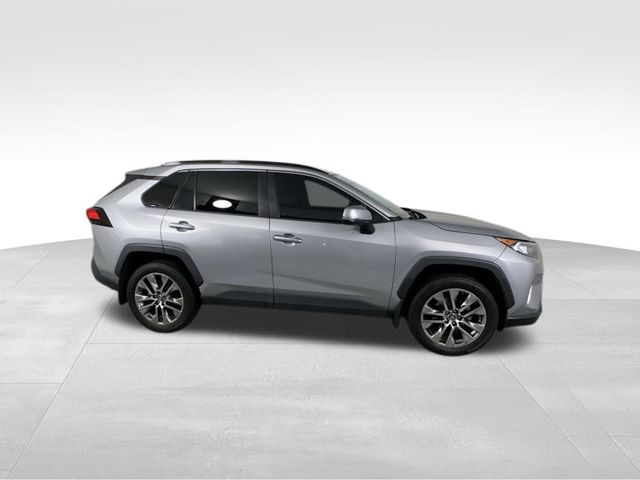 2019 Toyota RAV4 XLE Premium 7