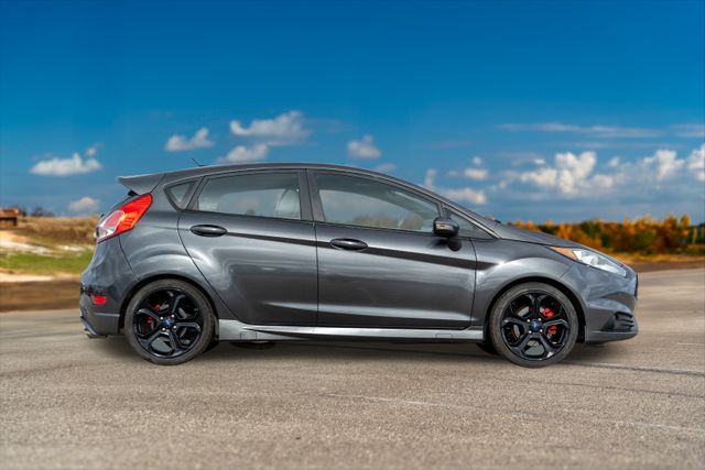 2016 Ford Fiesta ST 8