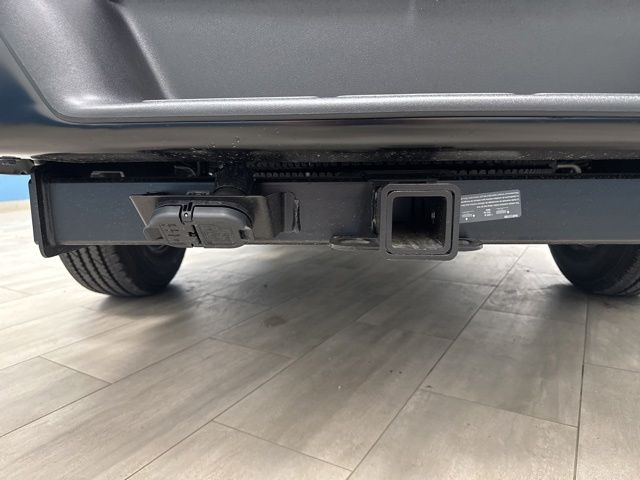 New 2026 Summit White Chevrolet Work Van image 30