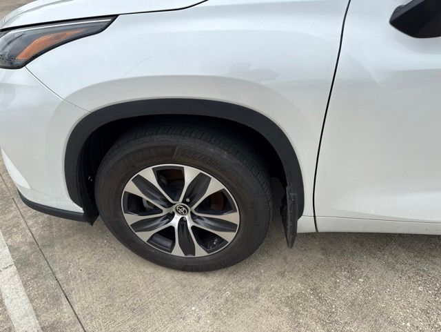 2024 Toyota Highlander XLE Beige at Bayway Cadillac Southwest