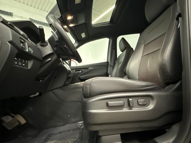 Certified Used 2023 Black Honda Black Edition image 16