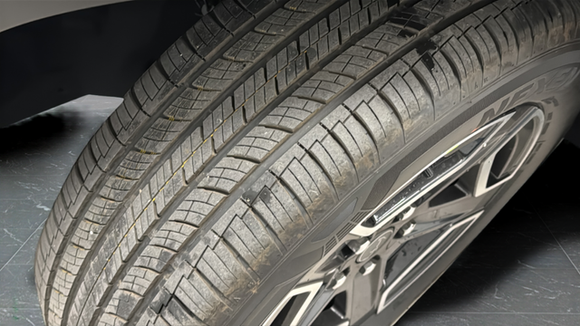 New 2026 Diamond Black Crystal Pearlcoat Jeep Laredo image 34