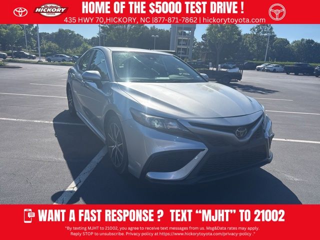 2023 Toyota Camry SE's photo