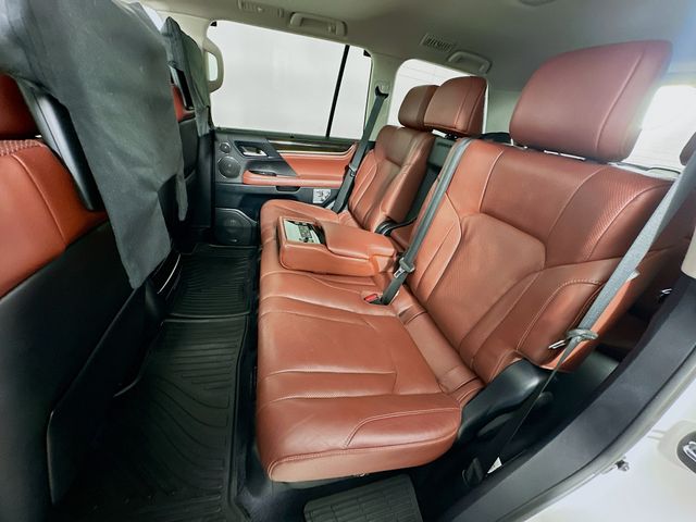 2016 Lexus LX 570 26