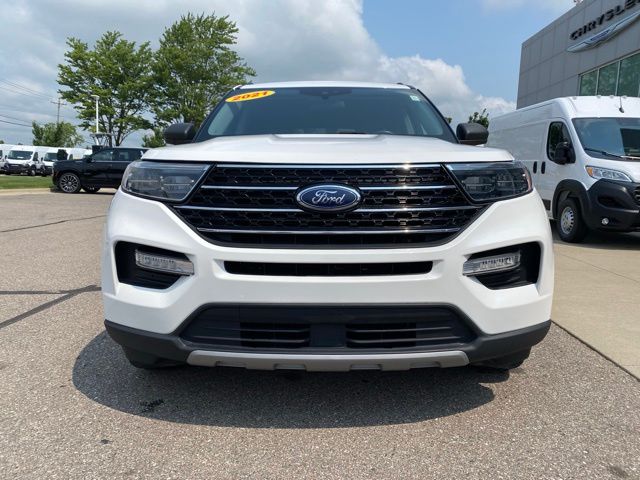 2021 Ford Explorer XLT - White Metallic exterior view 2