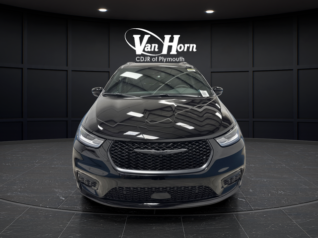 New 2026 Diamond Black Crystal Pearlcoat Chrysler Select image 12