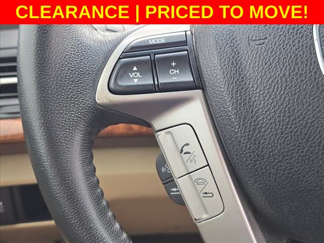 Used 2011 White Honda EX-L image 23
