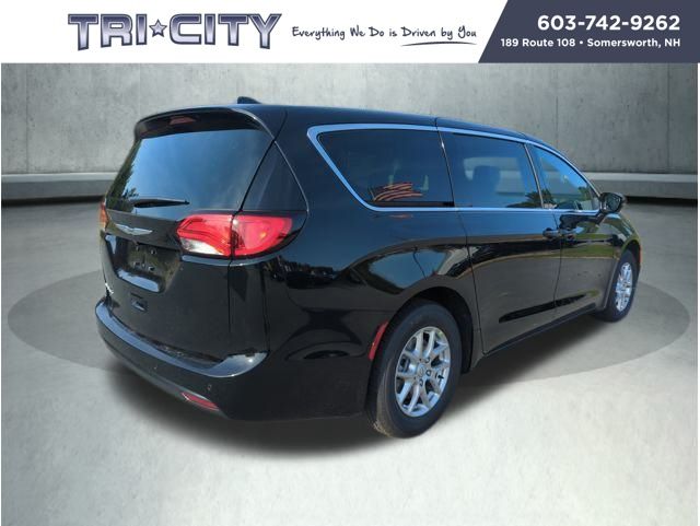 2026 Chrysler Voyager LX photo 4