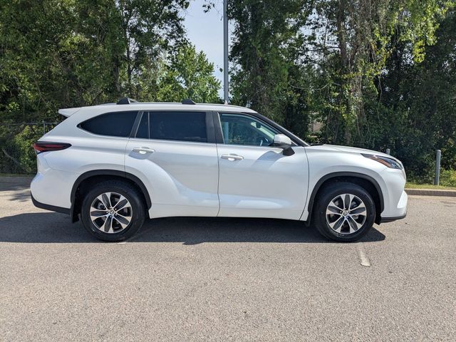 2025 Toyota Highlander XLE Beige at Davis Toyota of Orangeburg