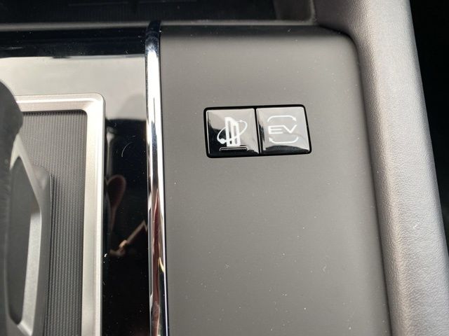 MitsubishiOutlander PHEV33