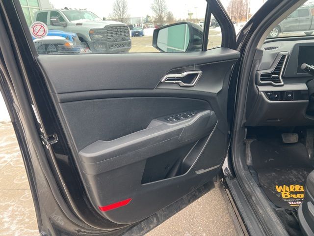 2024 Kia Sportage LX - Fusion Black exterior view 20