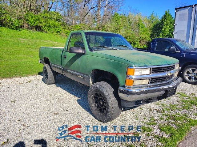 Green 1995 Chevrolet C/K 2500 Cheyenne LB 4WD Pickup Truck Four-Wheel Drive 5-Speed Manual