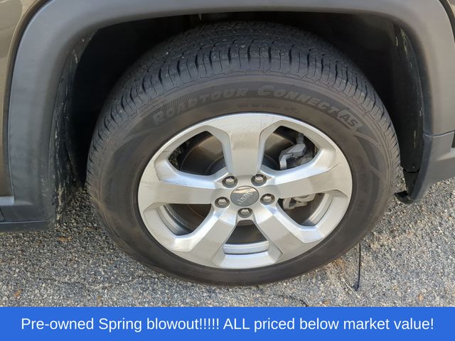 Used 2020 Gray Jeep Latitude image 15