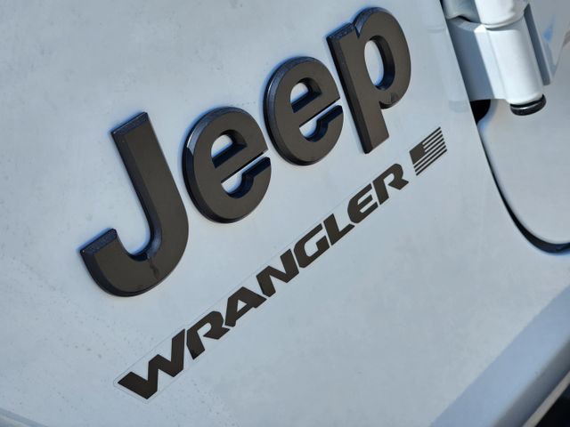 2025 Jeep Wrangler Sahara photo