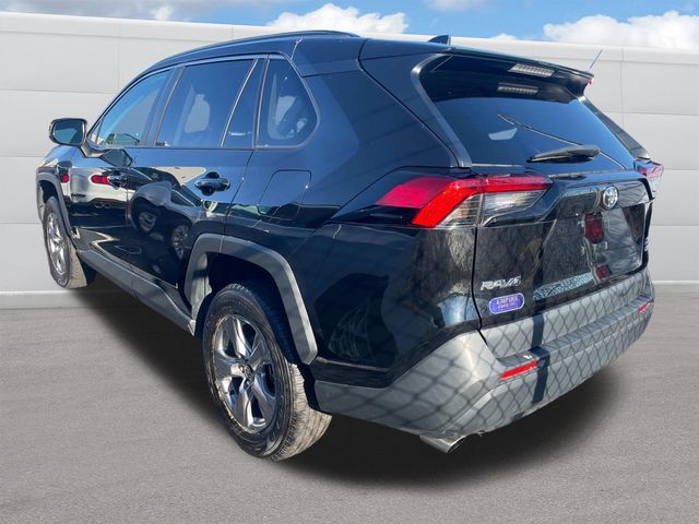 2022 Toyota RAV4 XLE 2