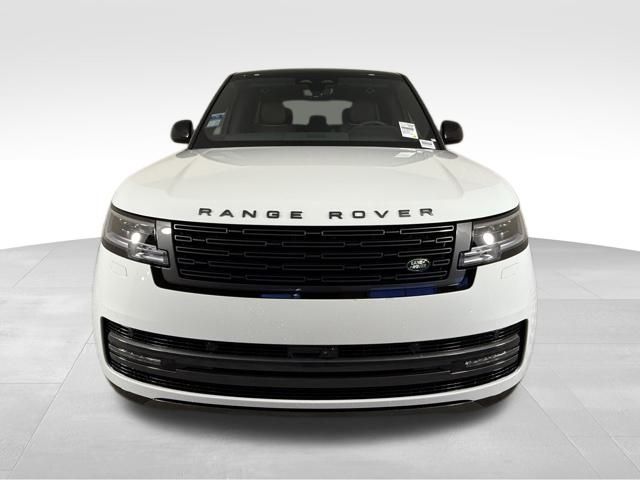 2025 Land Rover Range Rover SE 9