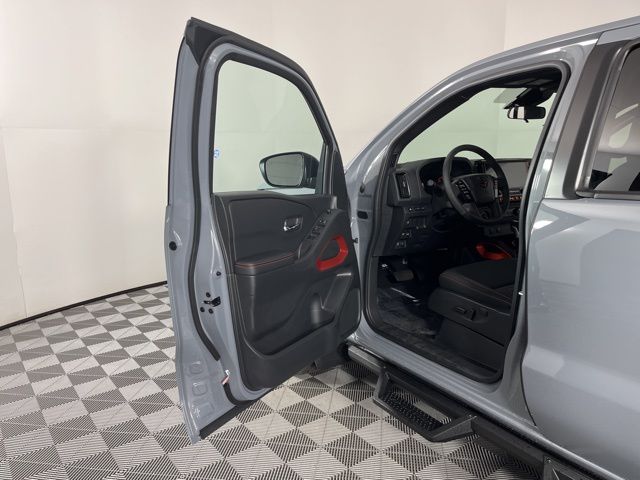 2025 Boulder Gray Pearl Nissan Frontier PRO-4X 4X4 Truck