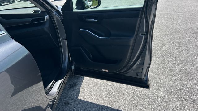 Used 2023 Toyota Highlander SUV