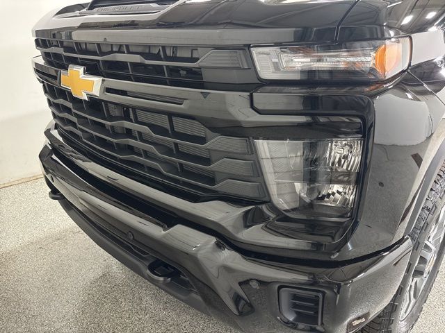 2025 Chevrolet Silverado 2500HD Custom photo