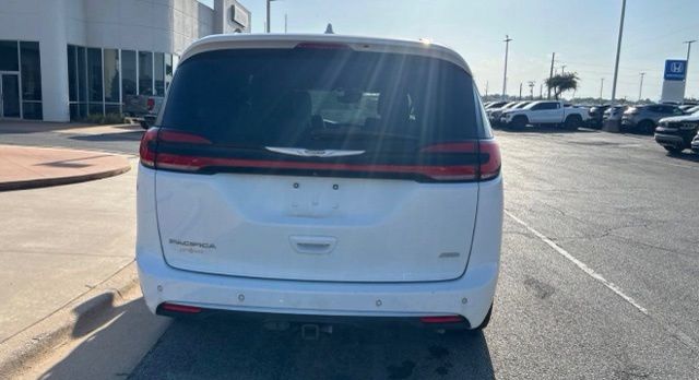 2022 Bright White Clearcoat Chrysler Pacifica Pinnacle AWD Van