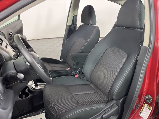 2017 Nissan Versa 1.6 SV 18