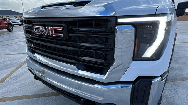 2024 GMC Sierra 2500HD Pro 9