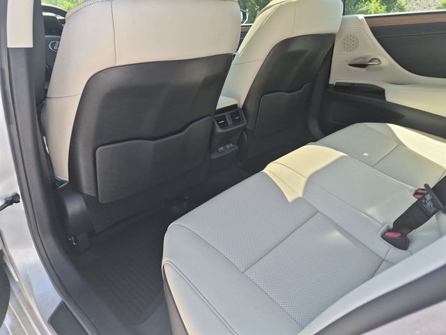 2025 Lexus ES - Image 28