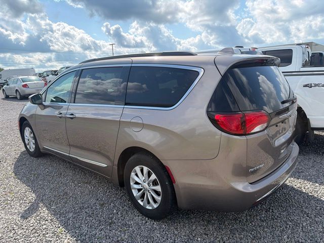 2017 Chrysler Pacifica Touring L - 4