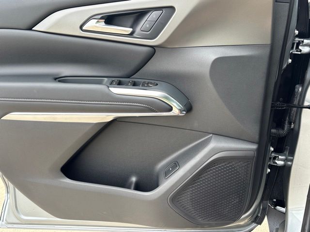 2027 Chevrolet Traverse LT - Photo 16