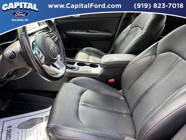 Used 2020 Black Kia SE image 19