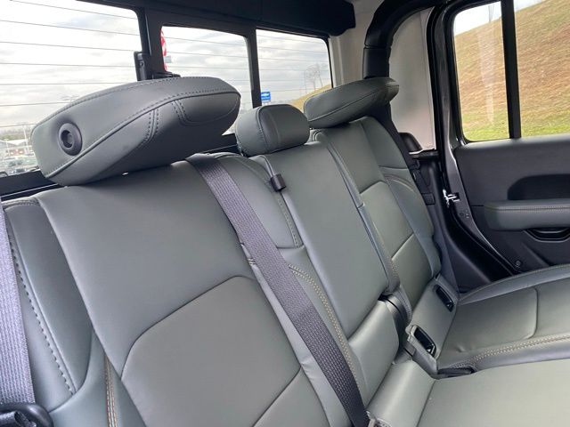 new 2026 Jeep Gladiator car, priced at $49,697