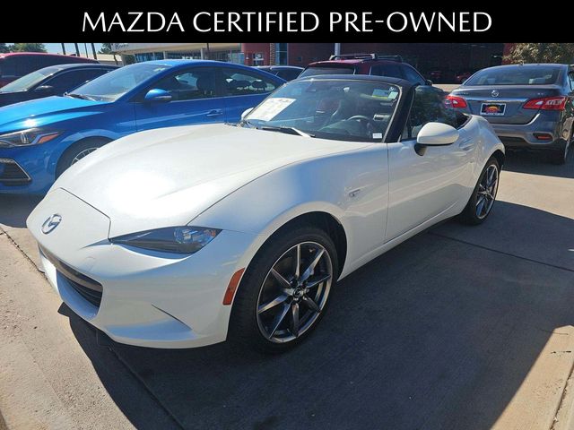 Snowflake White Pearl Mica 2022 Mazda MX-5 Miata Convertible Rear-Wheel Drive 6-Speed Manual