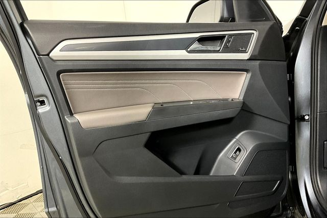 2021 Volkswagen Atlas 3.6L V6 SEL Premium R-Line photo