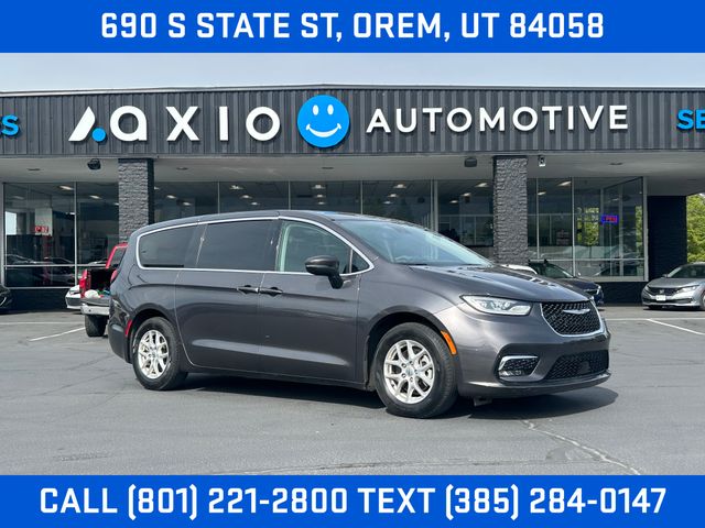 Gray (Granite Crystal Metallic Clearcoat) 2023 Chrysler Pacifica Minivan Front-Wheel Drive 9-Speed Automatic