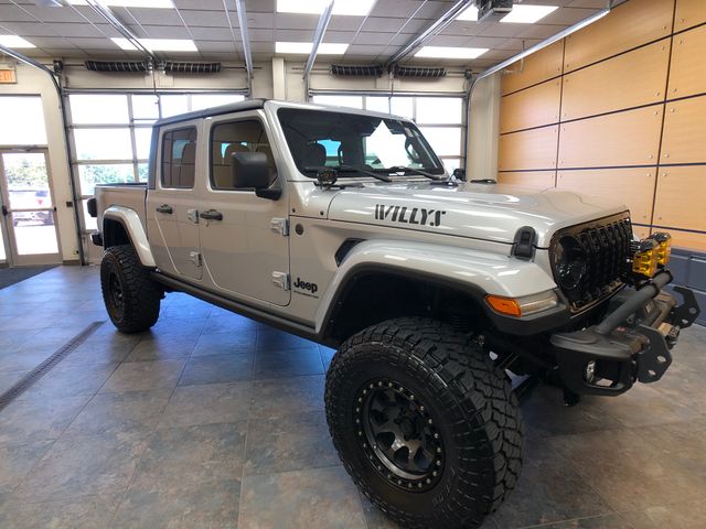 Silver Zynith Clearcoat 2024 Jeep Gladiator Willys Crew Cab 4WD Pickup Truck Four-Wheel Drive 8-Speed Automatic