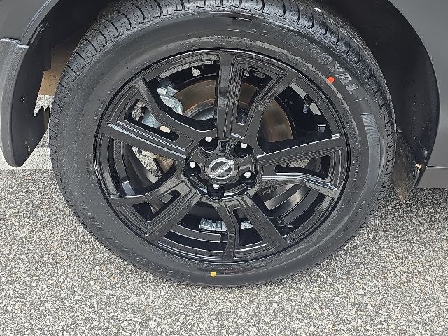 2024 Nissan Kicks SR:168732B