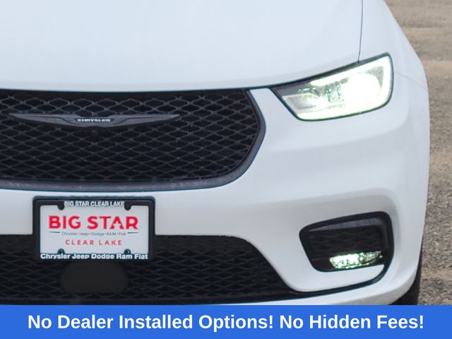 2026 Chrysler Pacifica Select White at Mac Haik CDJR North Houston
