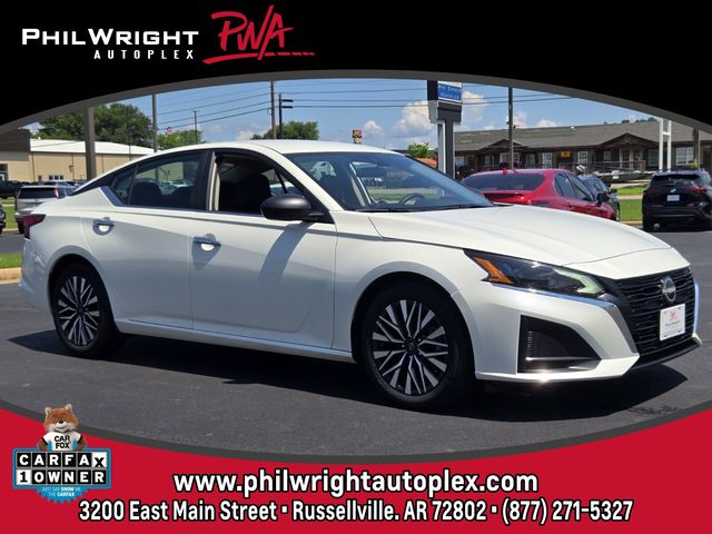Pearl White 2024 Nissan Altima Sedan Front-Wheel Drive Continuously Variable Transmission