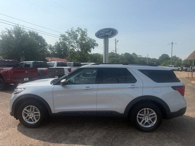 Space White Metallic 2026 Ford Explorer SUV / Crossover Rear-Wheel Drive Automatic