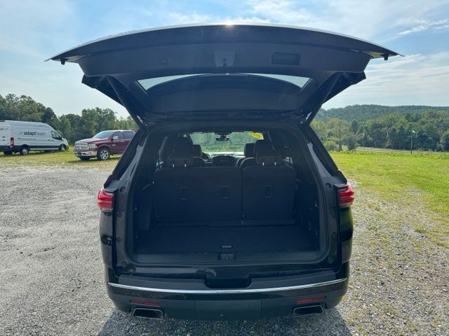 Used 2022 Black Chevrolet High Country image 8