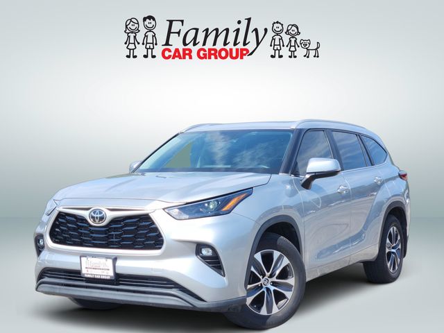 Celestial Silver Metallic 2023 Toyota Highlander SUV / Crossover Front-Wheel Drive 8-Speed Automatic
