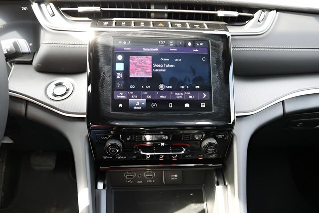 New Car 2025 Jeep Grand Cherokee L  Laredo For Sale Under $35,000 In Austin, Texas